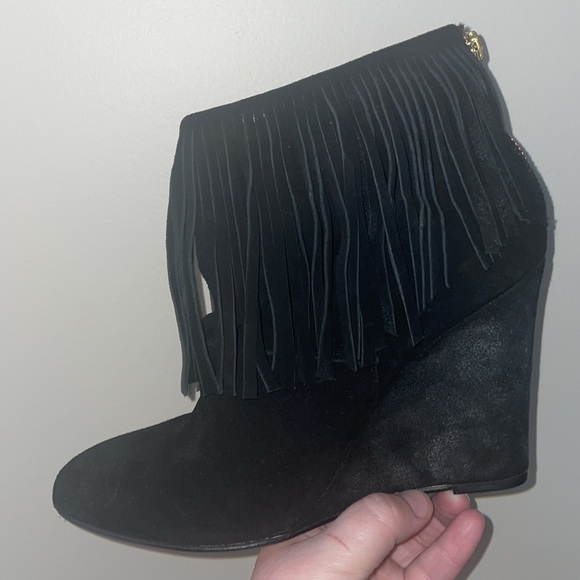Brand new never worn Chinese Laundry black suede ankle boot with fringe - Picture 5 of 10